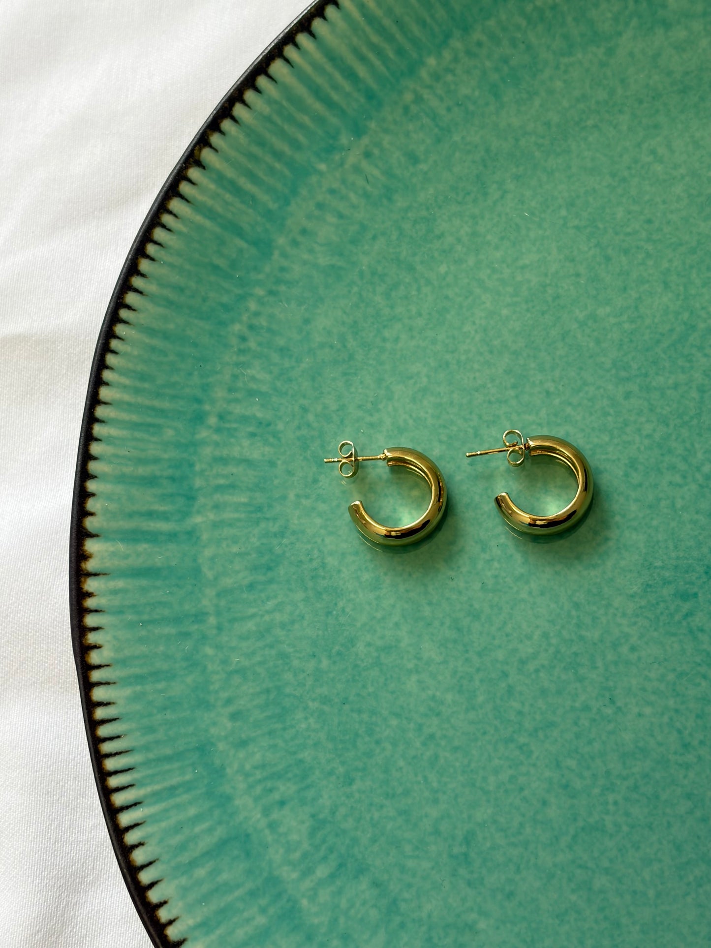 SUN KISSED HOOPS