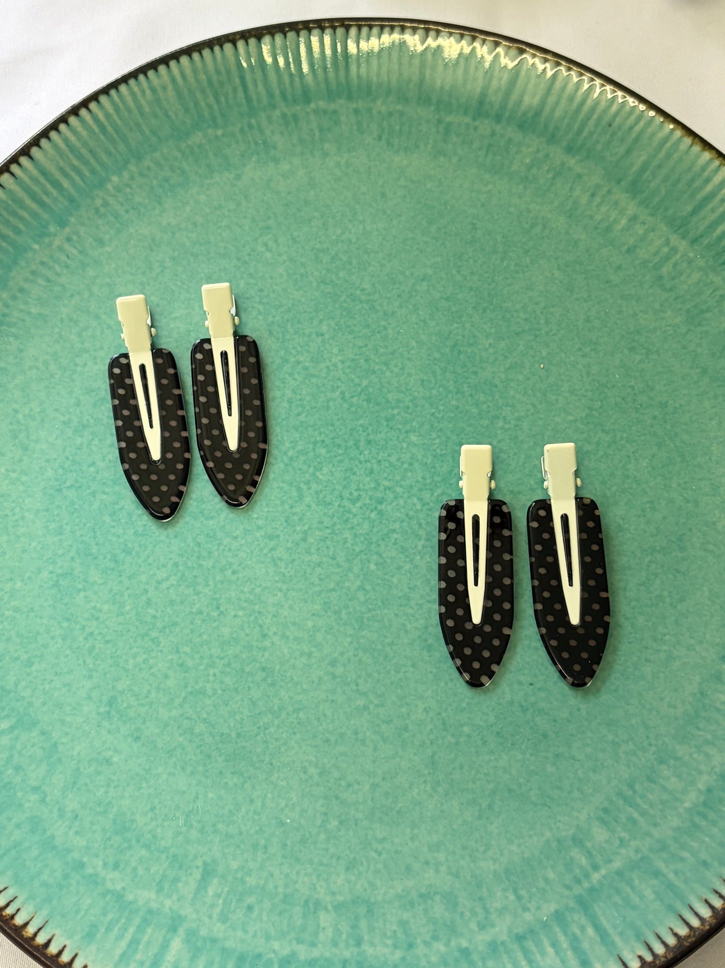 BLACK POLKADOT HAIR PIN