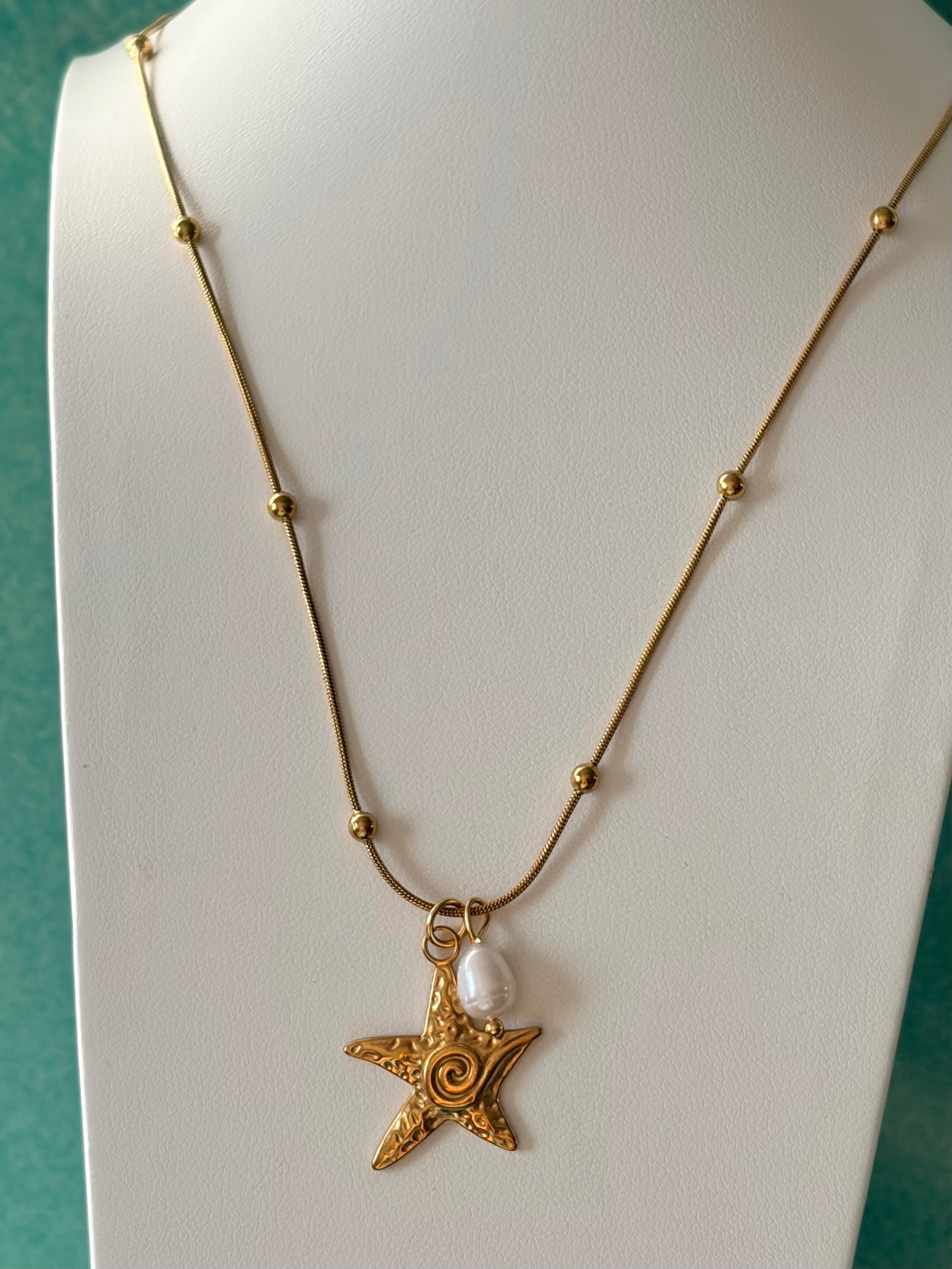 LILA NECKLACE