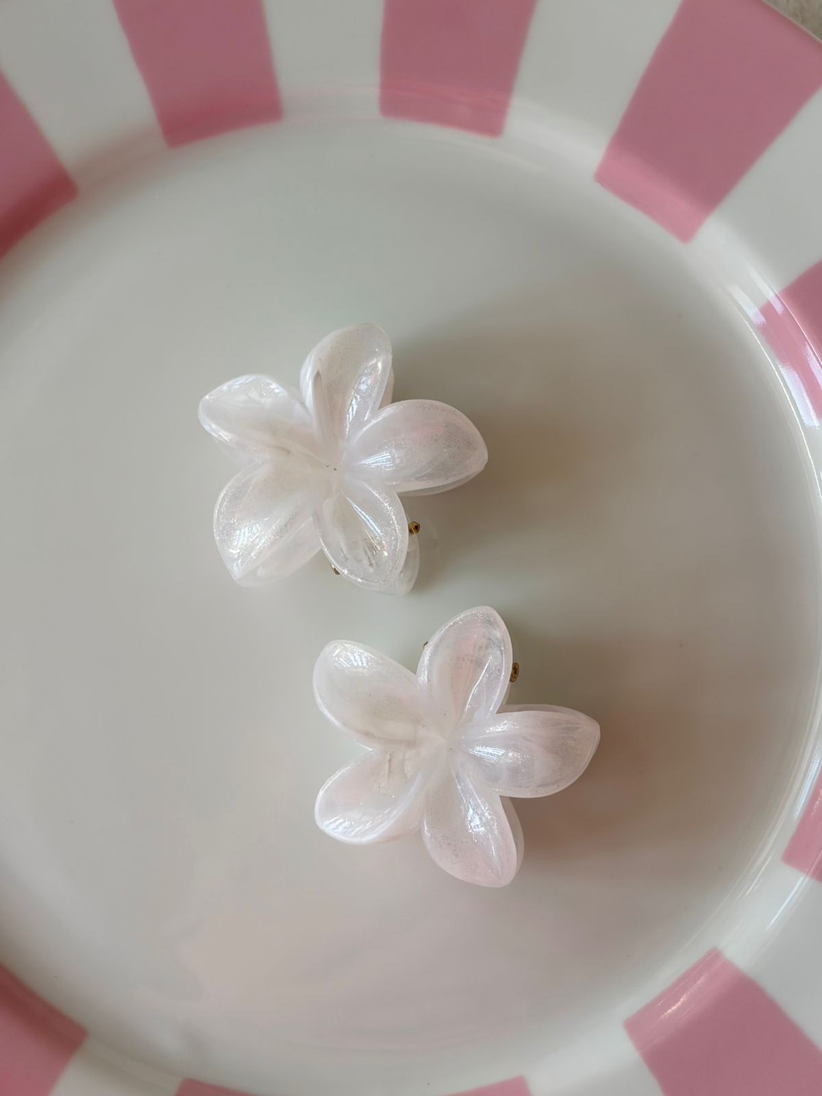 GLITTER WHITE HAIR CLIP
