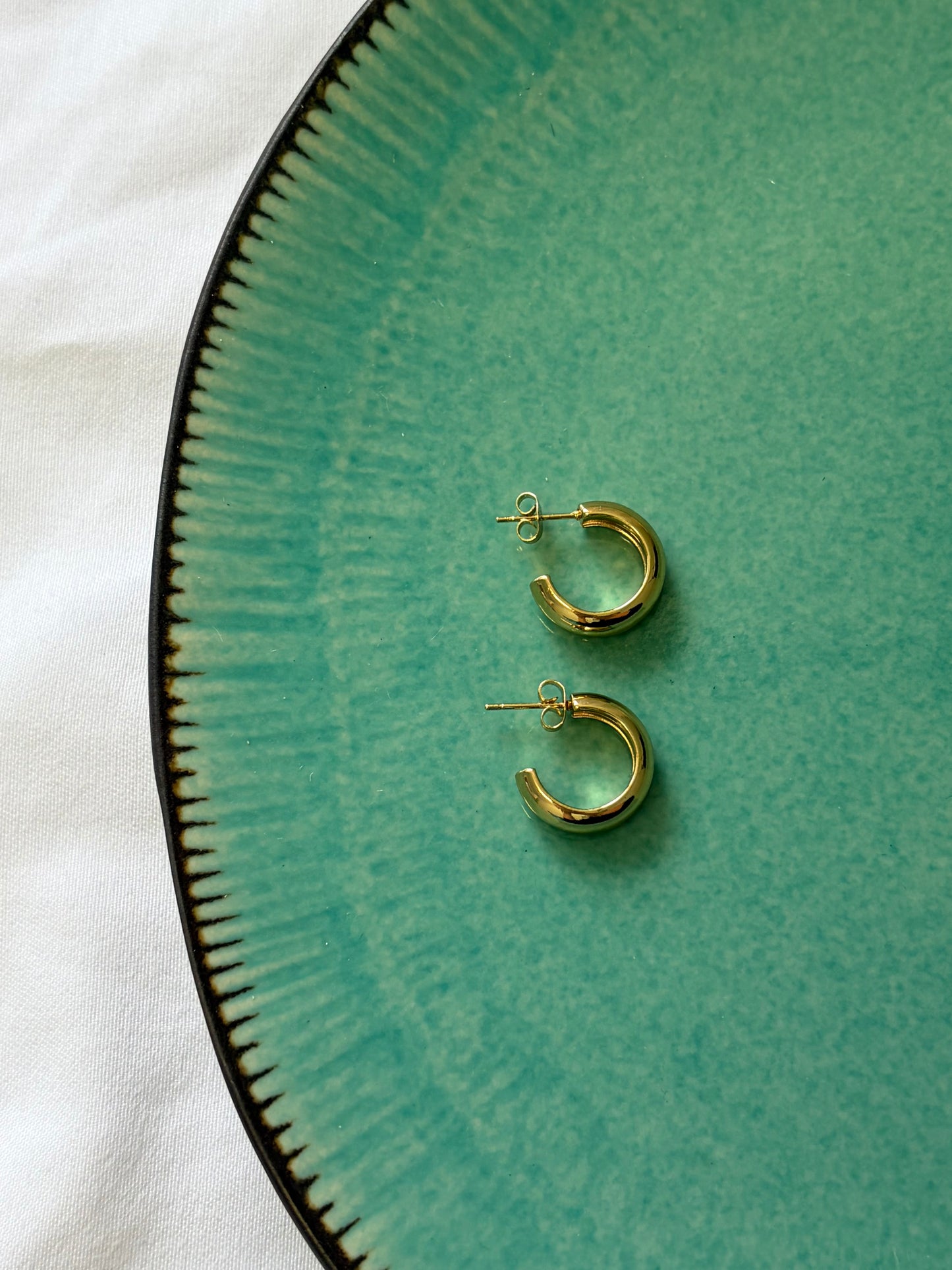 SUN KISSED HOOPS