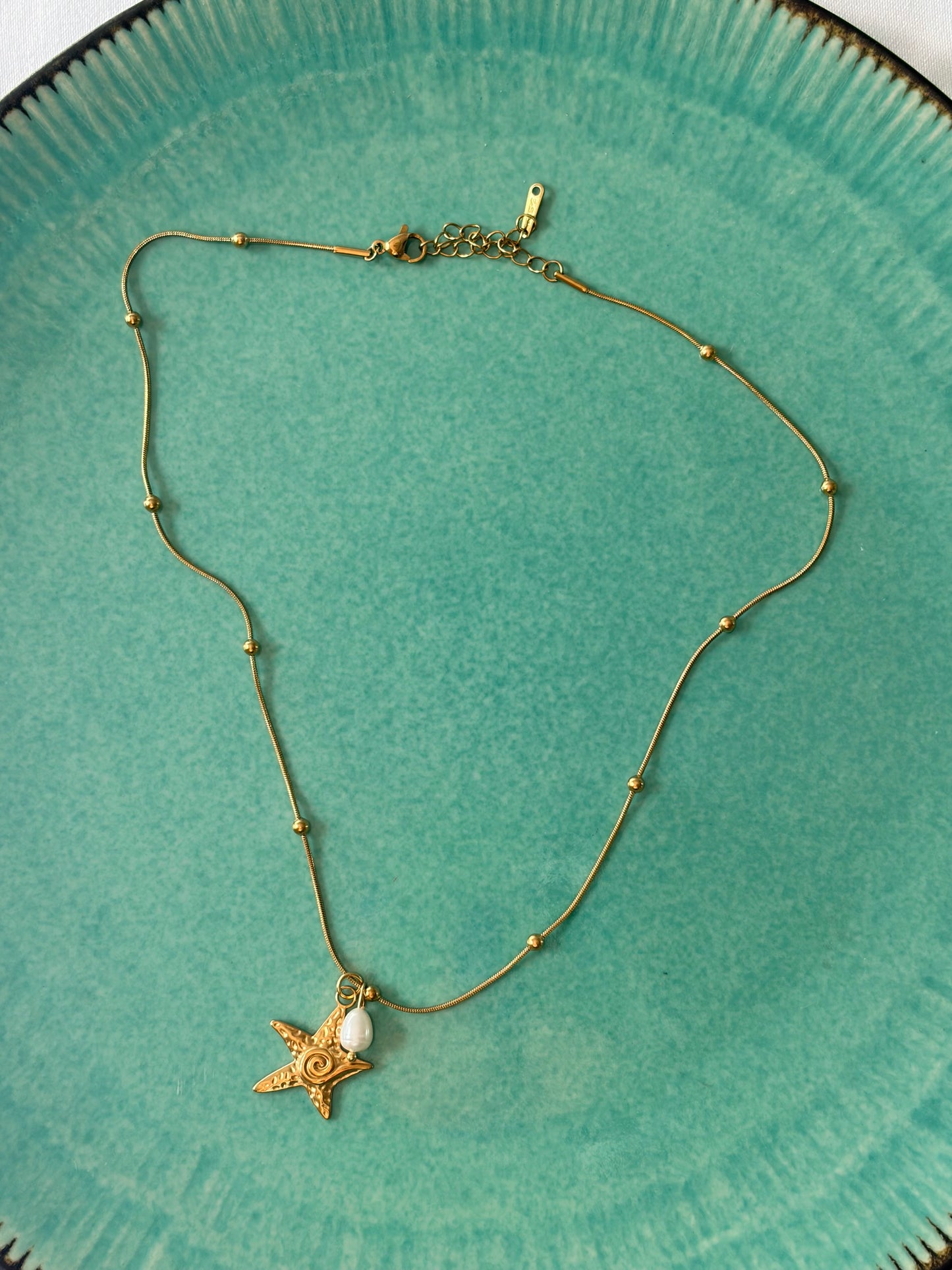 LILA NECKLACE