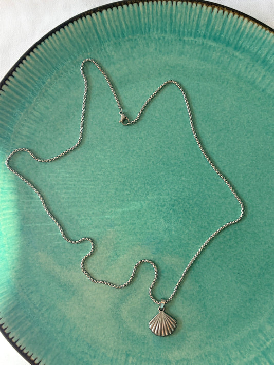 COASTLINE SHELL NECKLACE