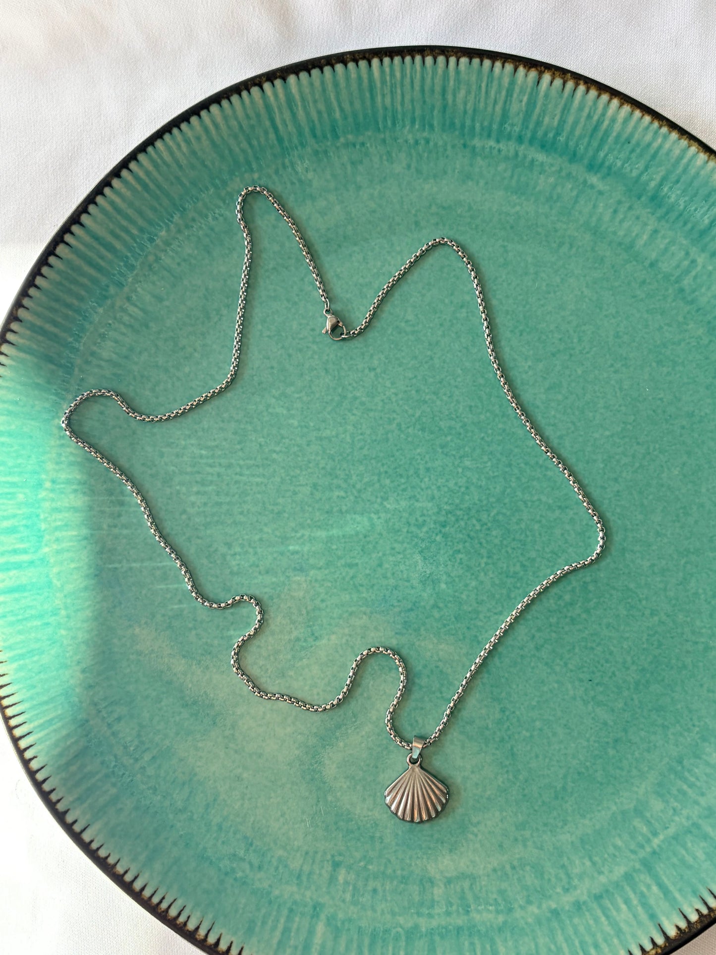 COASTLINE SHELL NECKLACE