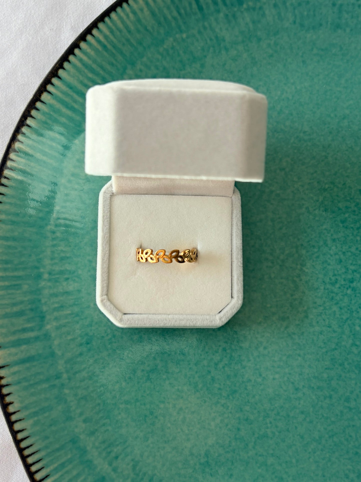 LAUREL RING