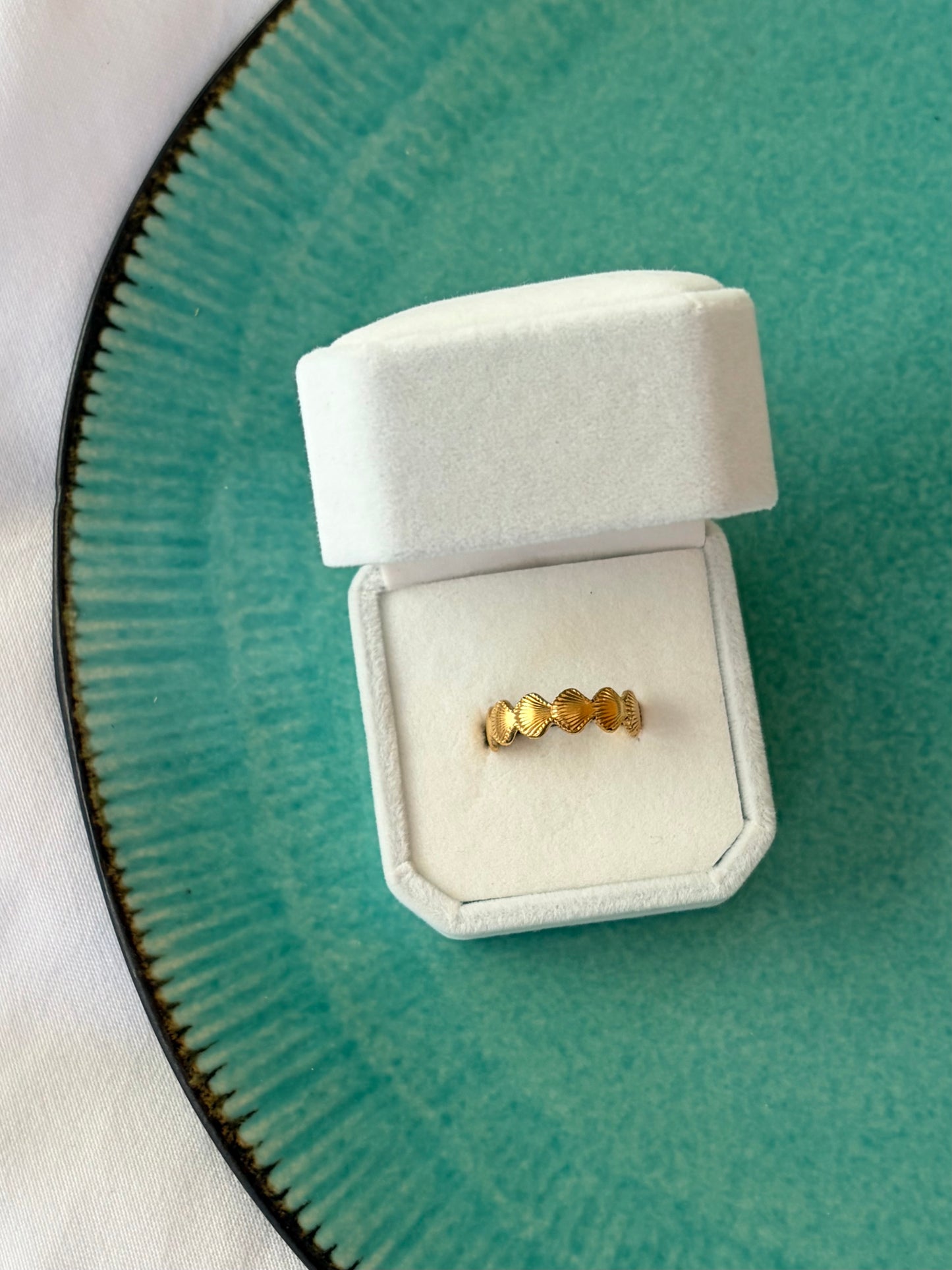 DORETIA GOLDEN RING