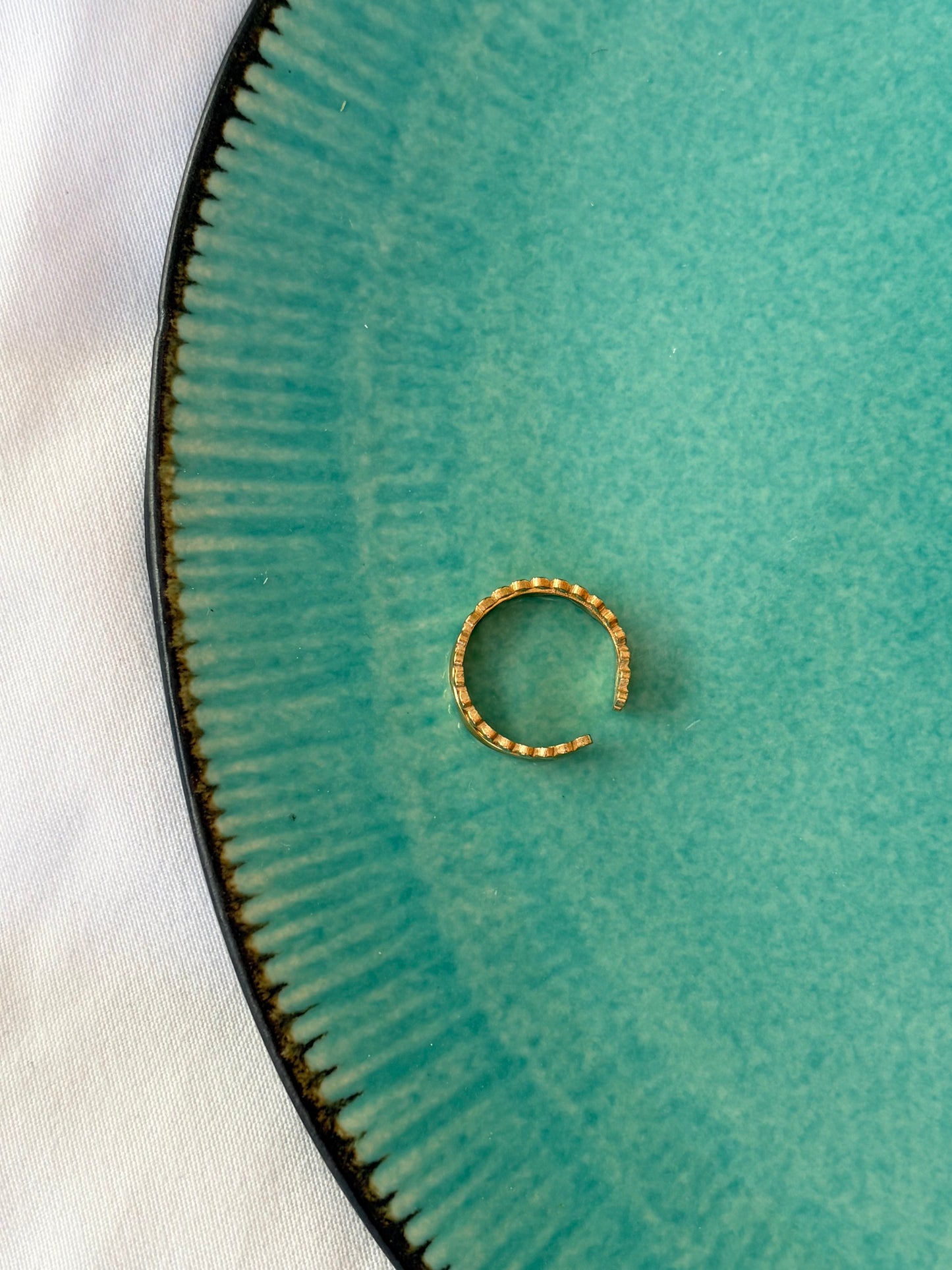 GOLDEN AURA RING WITH TWO RINGS ON