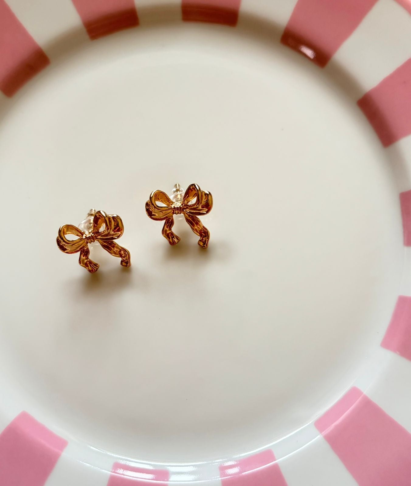 GOLD BOW EARRINGS