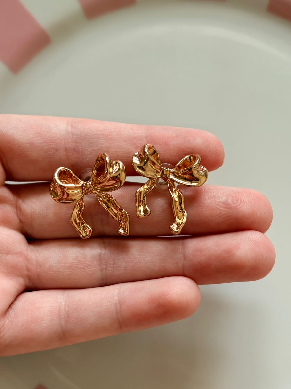 GOLD BOW EARRINGS
