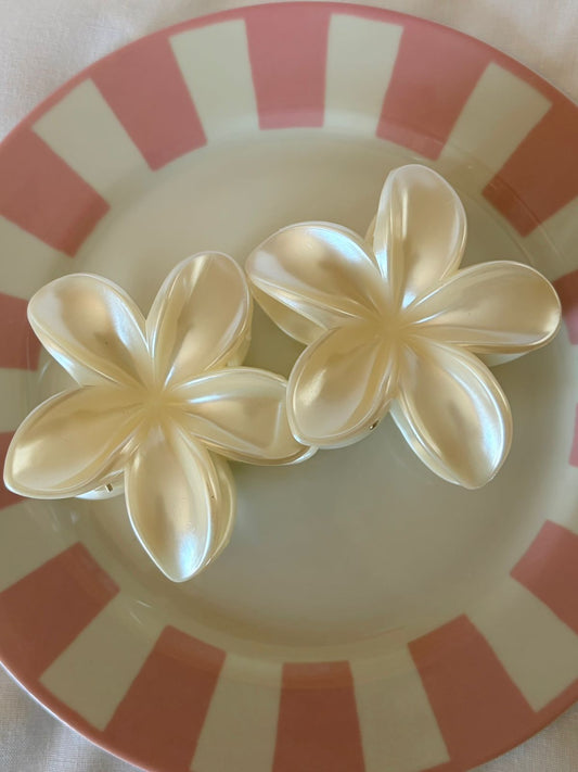 SIENNA WHITE PEARL FLOWER BIG HAIR CLIP