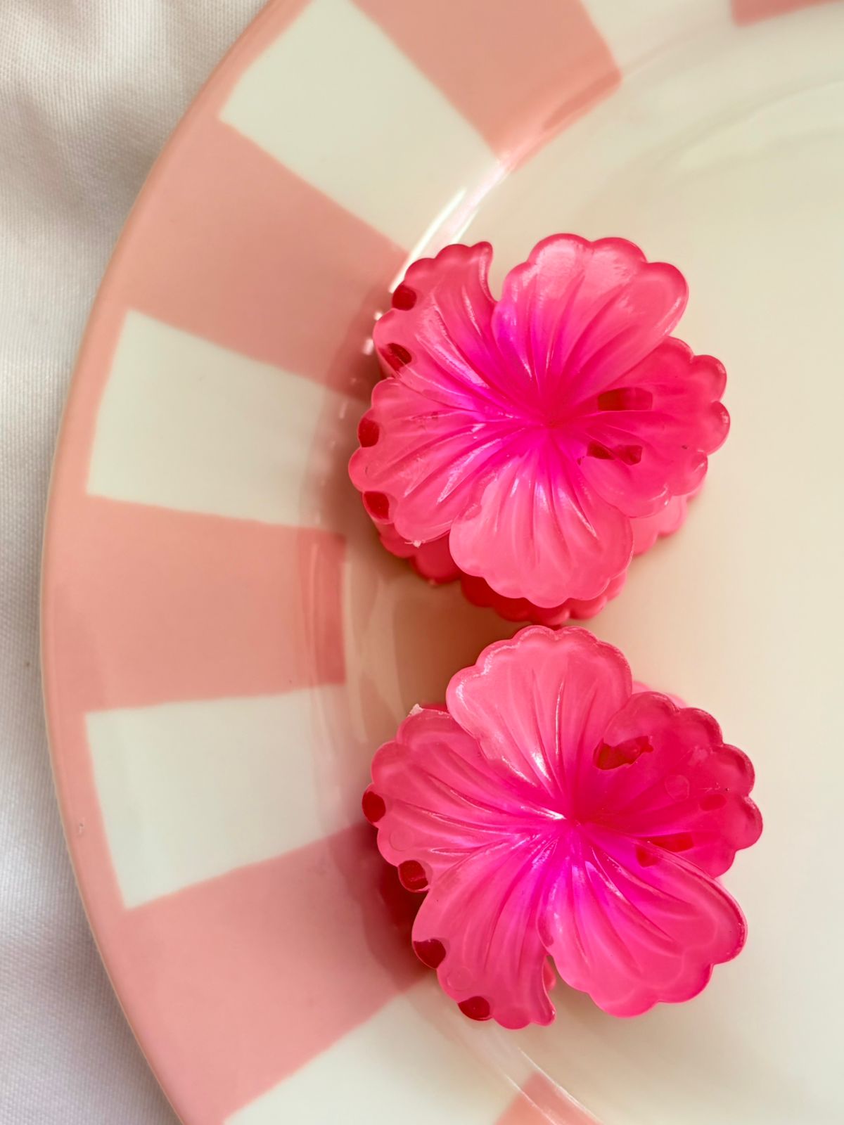 STRAWBERRY HAIR CLIP