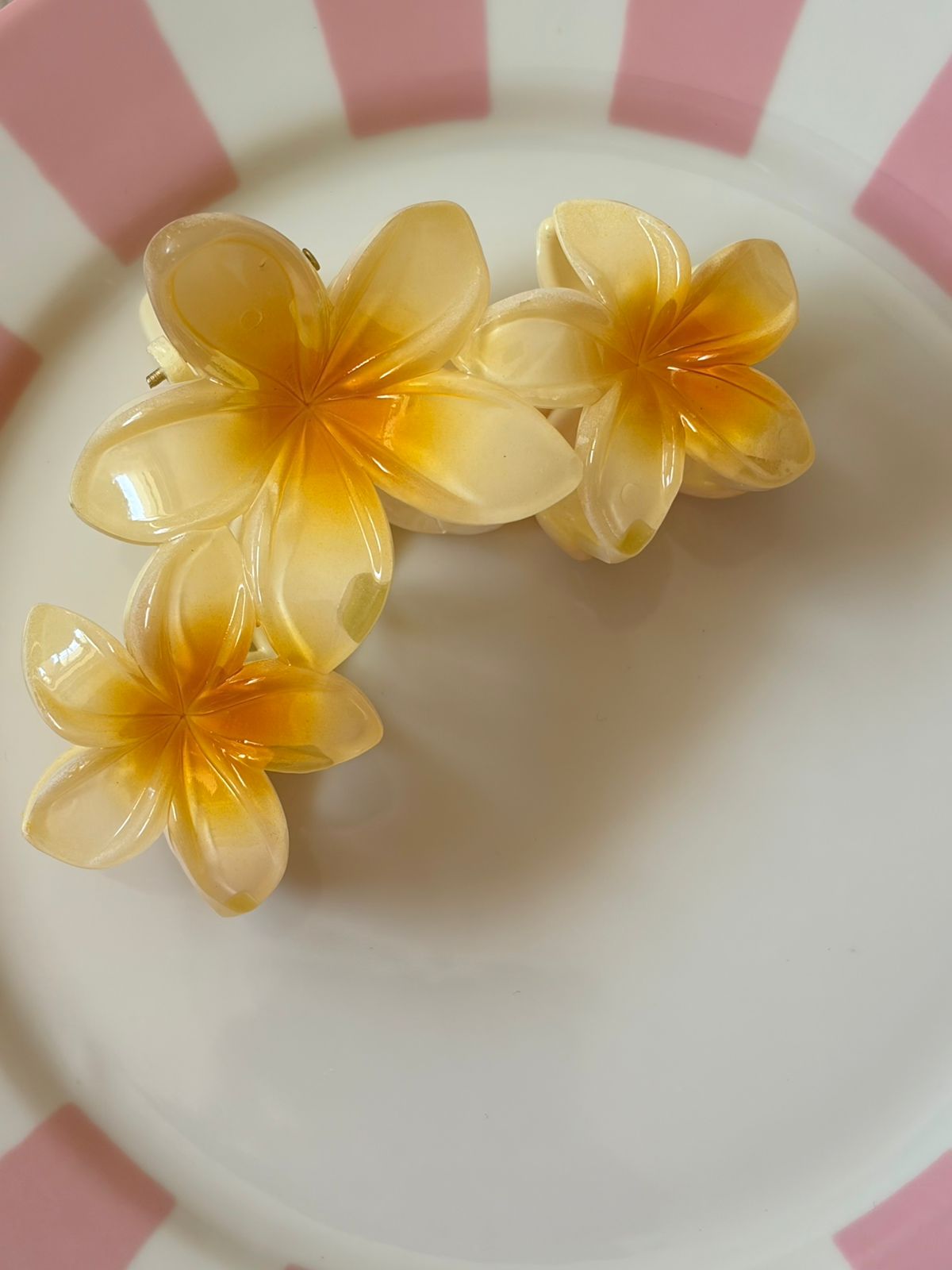 TATE YELLOW HAIR CLIP