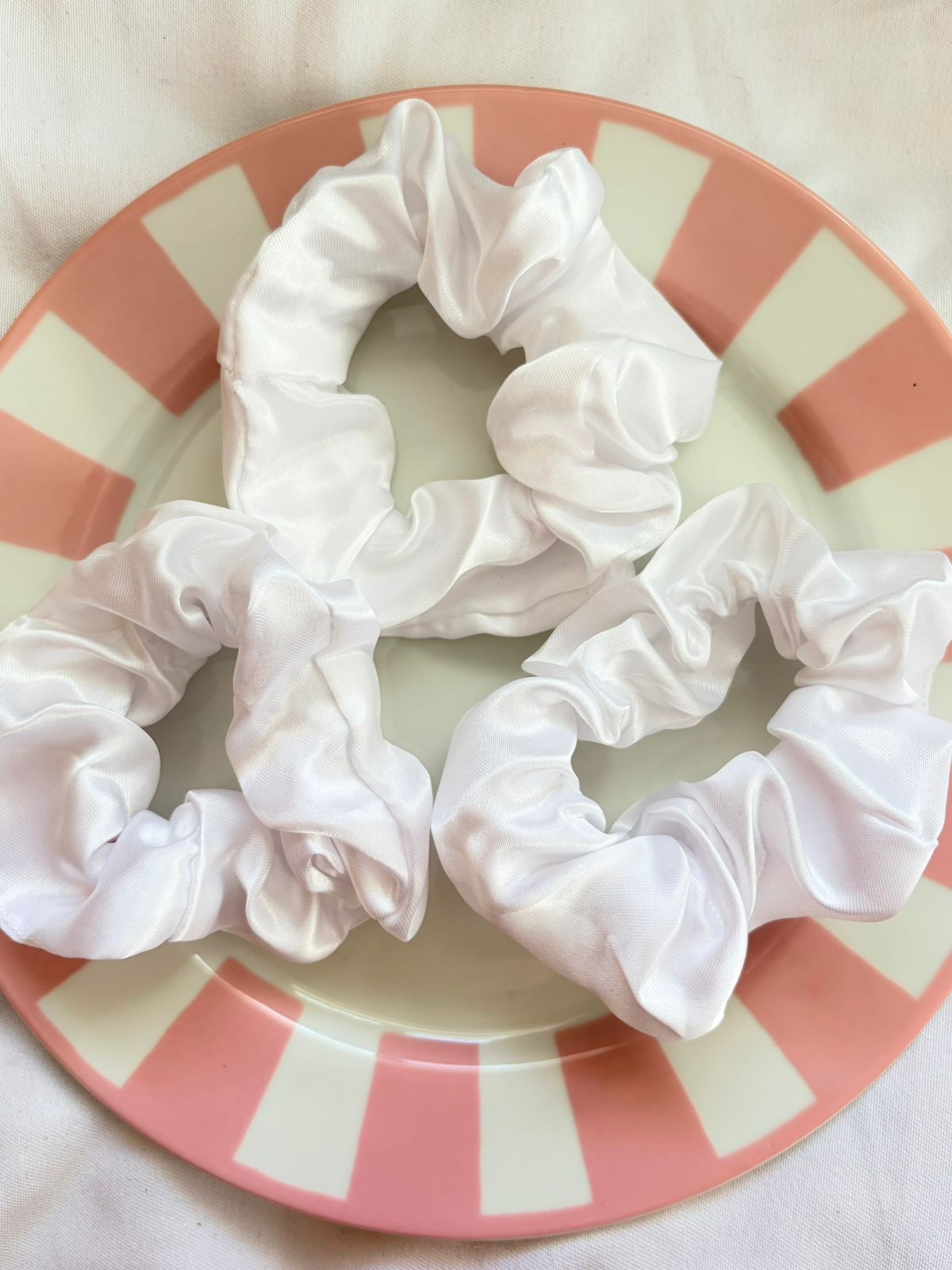 VANILLA SCRUNCHIES