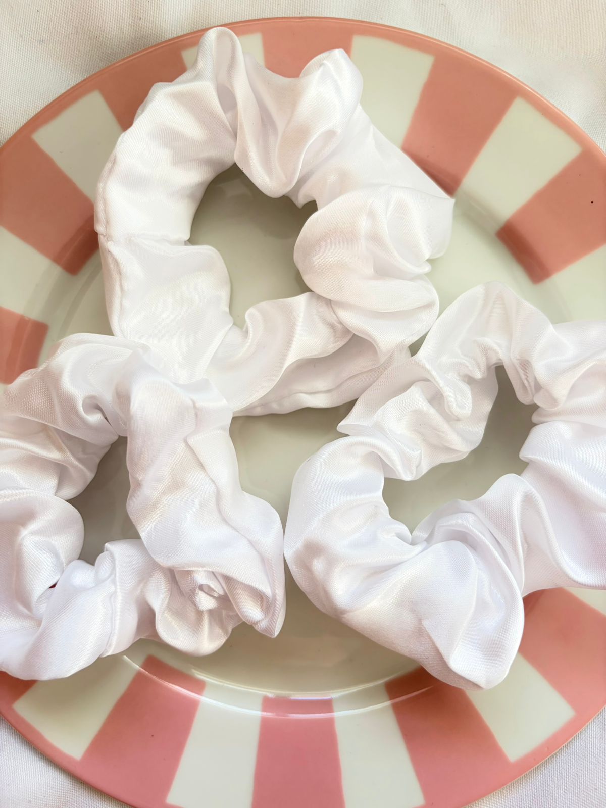 VANILLA SCRUNCHIES