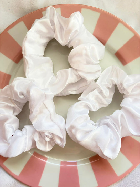 VANILLA SCRUNCHIES