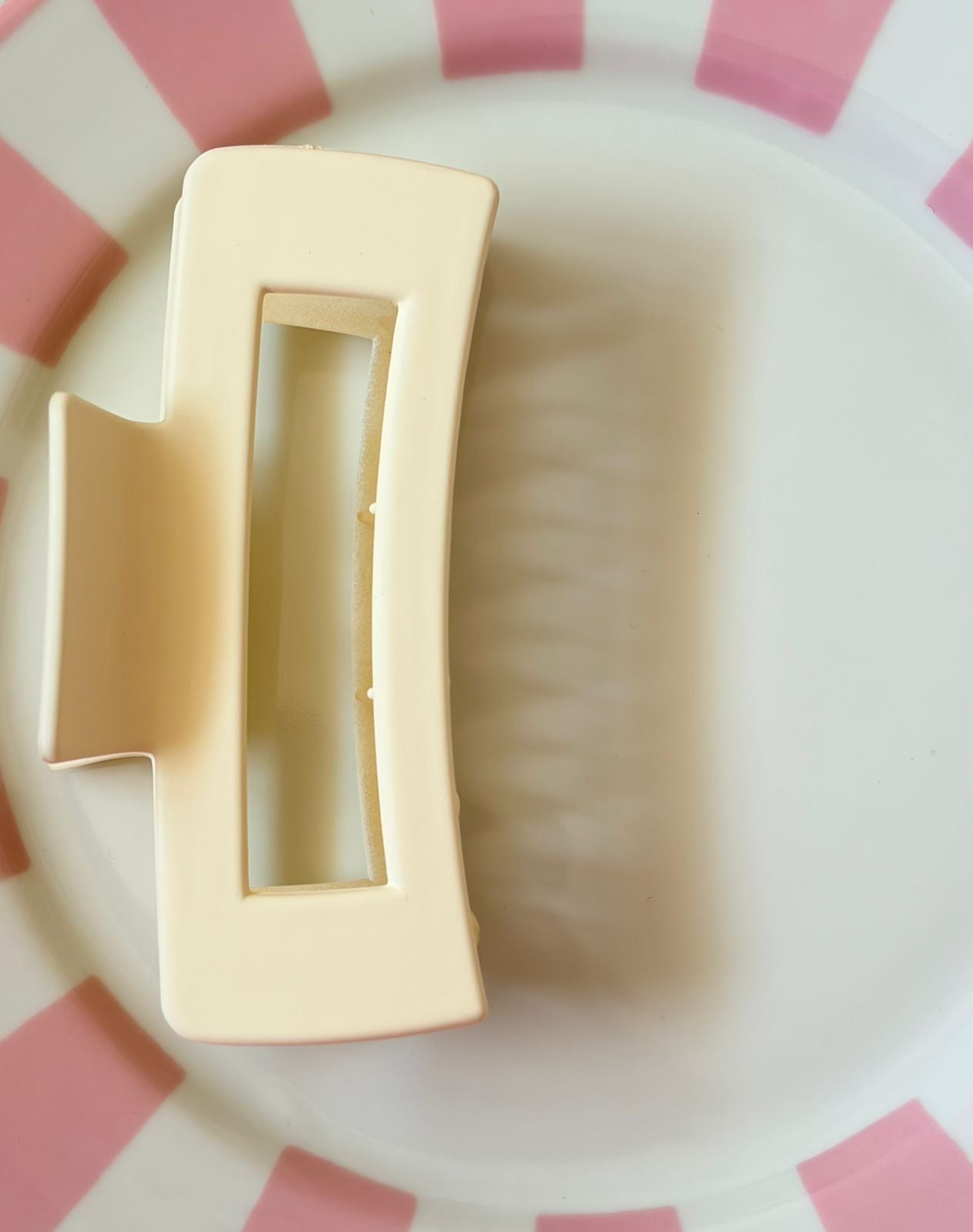 WHITE HAIR CLIP